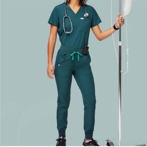 *New Figs Scrubs - ‘Caribbean Blue’ Catarina FionLite Scrub Top